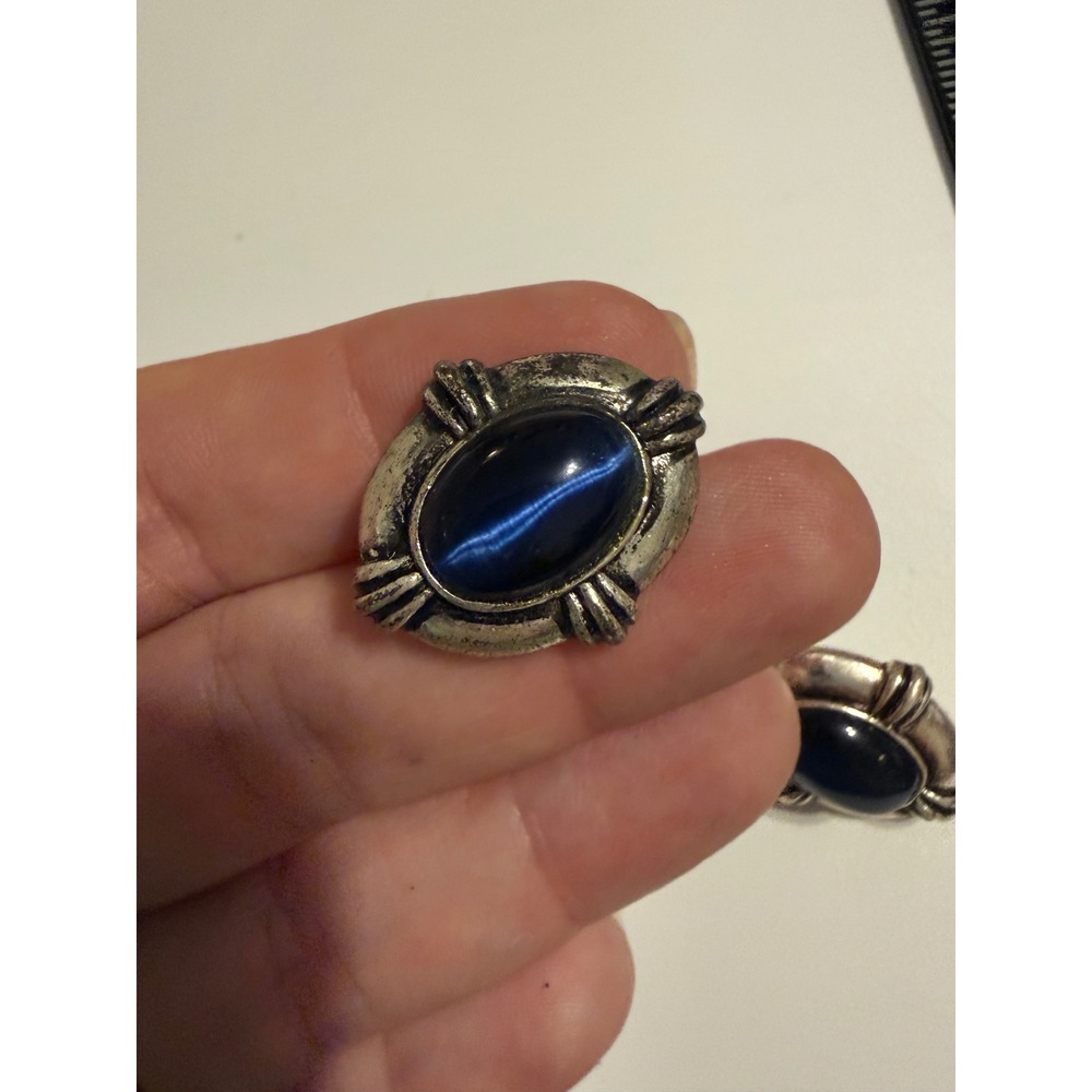 Vintage Avon NR Blue Faux Cats Eye Silver Tone Oval Stud Earrings